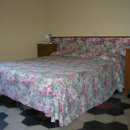 Hotel Elena 2*